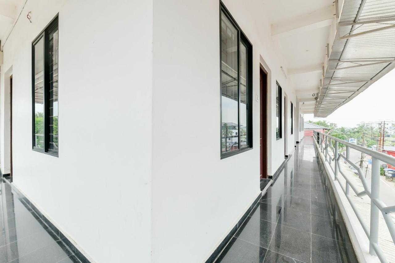 Spot On 39480 Vattekad Tourist Home คักคานาด ภายนอก รูปภาพ